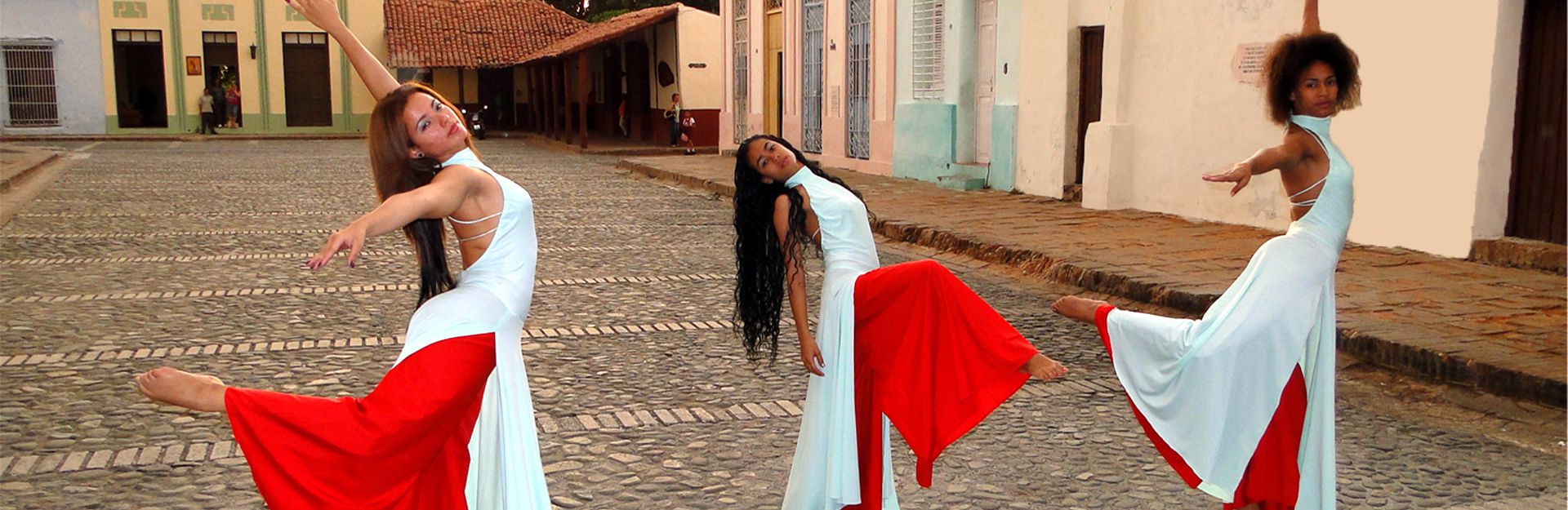 Danser sur la Plaza del Himno, Bayamo, Granma, Cuba Travel